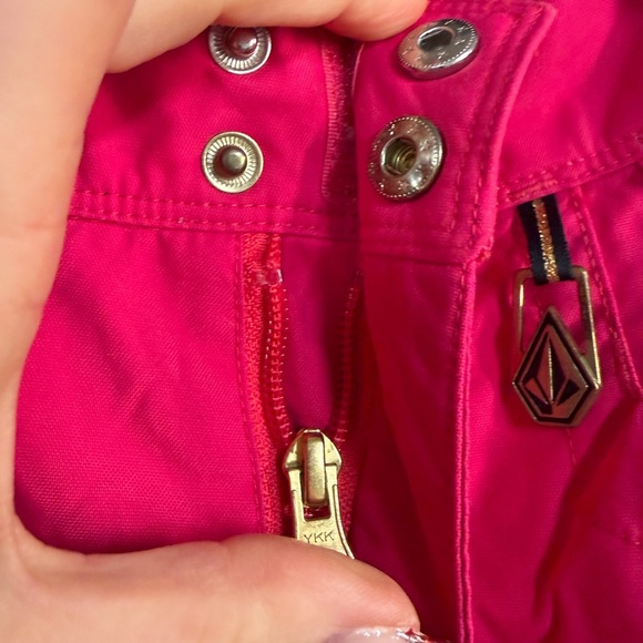 Volcom Pink Women's Ski Snow Pants Insulated with Unique Pocket Design - Picture 9 of 10